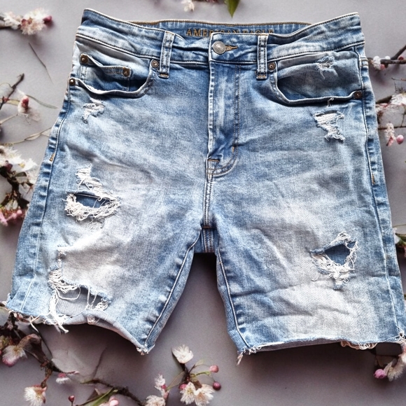 American Eagle Extreme Flex Lightwash Distressed Unisex Denim Shorts - Picture 1 of 9